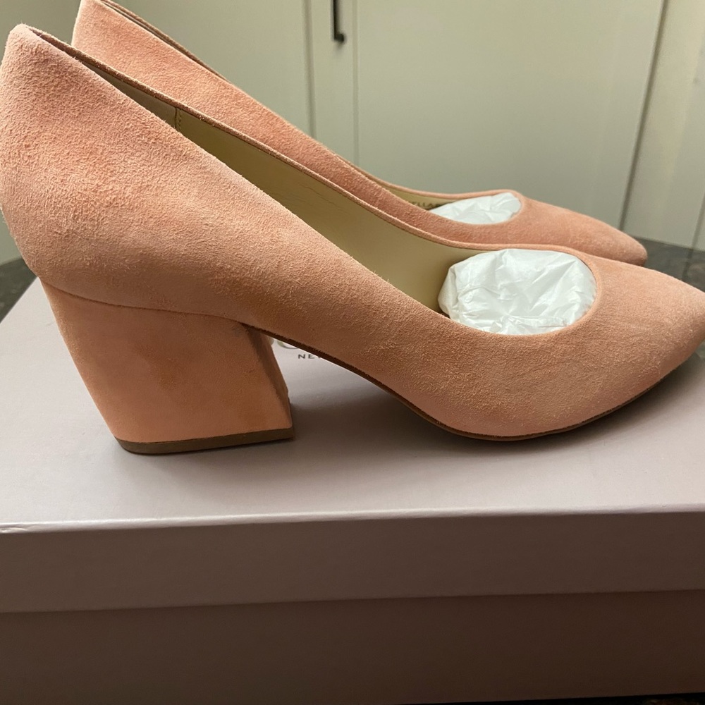 Ladies block heel pumps